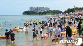 피서객들로 북적이는 속초해변