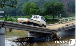 위험천만 주행...마을로 가는 유일한 다리라서