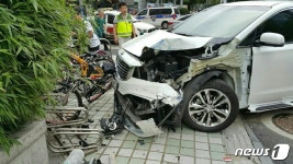 대전서 시내버스-승합차 충돌…70대 할머니 등 4명 다쳐