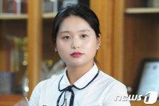 교복입고 모교 학산여고 찾은 최혜진