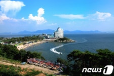 [휴&후-편안한 휴가](하) 유럽풍 리조트·동남아 전통가옥서 색다른 밤