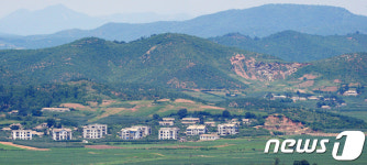 한산한 북한 개풍군 마을