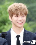 강다니엘, 멍뭉미 넘치는 워너원 센터