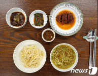 문재인 대통령과 기업인 마찬에 나온 황태절임