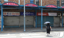 본격 휴가 시작...한적한 용산 전자상가