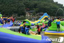 황강에서 즐기는 물놀이