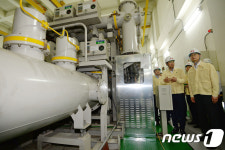 변전소 전력설비 살펴보는 백운규 장관