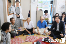 무더위 경로당 찾은 장종태 대전 서구청장