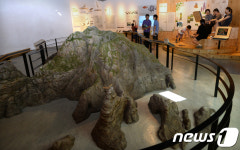 日 방위백서 '독도 영유권 주장'...'독도 배우러 왔어요'