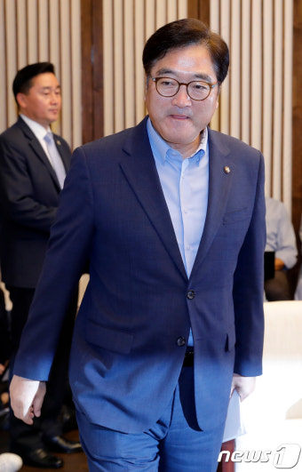 국회의장·4당 원내대표 회동 참석하는 우원식
