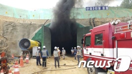 함양울산간 고속도로 터널서 굴삭기 화재…1명 부상