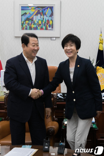 악수하는 박주선-김영주