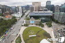 서울광장에 새겨진 평화