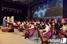 책과 붉은 꽃의 향연…9월에 가볼 만한 작은축제들