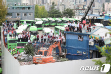 강제철거 반발하는 송파상운