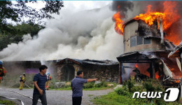 영월 묵산미술관 화재…6개동 중 4개동 전소(종합)