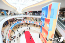 정용진 부회장 스타필드 고양, 모든 시행착오 보완한 쇼핑몰(종합)