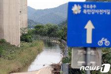 소양강 댐 방류로 침수된 북한강 자전거길