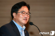촛불혁명 토론회 축사하는 우원식