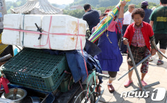 행정대집행 당한 전주 남부시장 매곡교 노점상들 