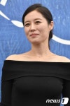 여배우는 오늘도 문소리 데뷔 때 여배우 할만큼 안 예쁘단 얘기 들어