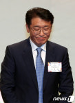 인사하는 고대영 사장