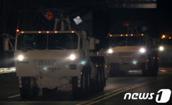 성주 향하는 사드 장비