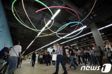 2017 광주디자인비엔날레 살펴보는 취재진