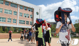 지진 발생, 머리를 감싸고 재빨리