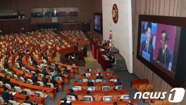 대정부질의 나선 송영무 국방부장관