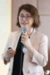 기조연설하는 김소연 피씨엘 대표