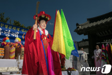 남이장군사당제 선보이는 이명옥 보유자