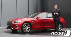 제네시스 G70 디자인 철학 설명하는 루크동커볼케