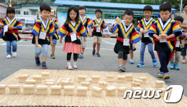 비석치기, 대문놀이…양구군, 추석맞이 전래놀이 전수