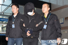 성북경찰서 도착한 남경필 경기도지사 아들 남모씨