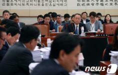 백운규 강원랜드 채용 청탁 파악 중