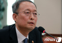 백운규 강원랜드 채용비리 안타까워