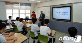 얼굴없는 천사, 포항중학교에 매년 수천만원 장학금