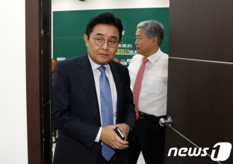 김동철 원내대표 만난 전병헌 정무수석