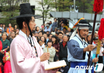 백성들의 억울한 일을 받아 적어라