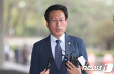 검찰 들어서는 김환균 MBC PD