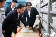 김부겸 추석 앞두고 동작구 치매노인요양센터 방문