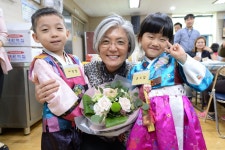 강경화, 추석 앞두고 국제결혼으로 국내 정착한 여성들 위문