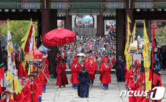 주상전하 납시오