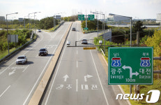 긴 연휴에 고속도로는 소통 원활
