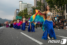 도심 속 밸리댄스 선보이며 시작하는 서울거리예술축제 폐막 퍼레이드