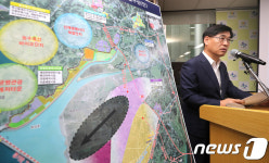 군공항 예비이전 후보지 주변 지역 발전 방안 설명하는 수원시