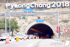 평일에도 상습 정체…영동고속도로 개량공사 연내 마무리