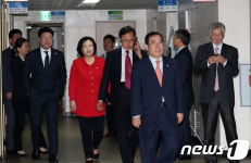 [국감]청사구내식당 향하는 야당의원들