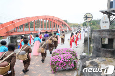 승일교 지나는 통일기원 행렬